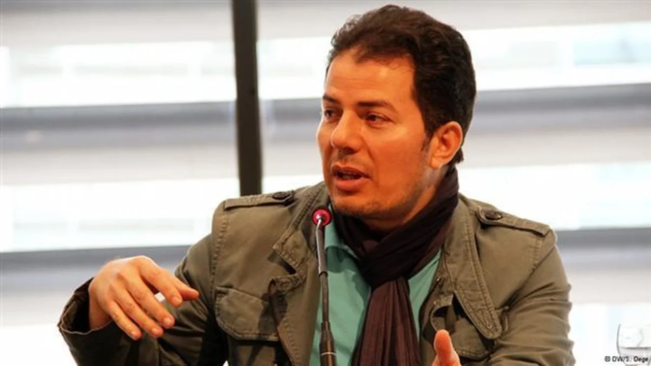 قرار عاجل.. رفع رواية مصنع السحاب لـ حامد عبد الصمد من معرض الكتاب بالجمهورية